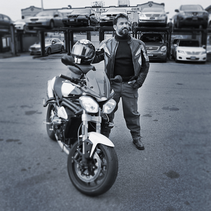 161231_MC_007_IG ©2017-Alexander-Bitar-portrait-motorcycle-triumph-1050cc